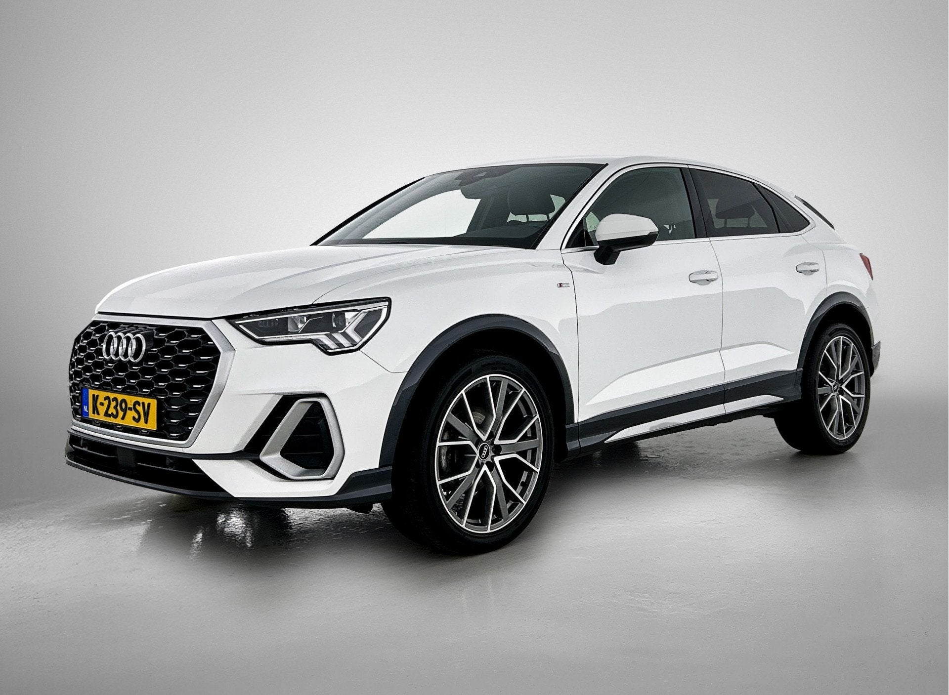 Audi Q3 Sportback 35 TFSI S Edition | 20" Audi Sport velgen, 12 maanden, 4 cilinders, 1505 kg, Wit