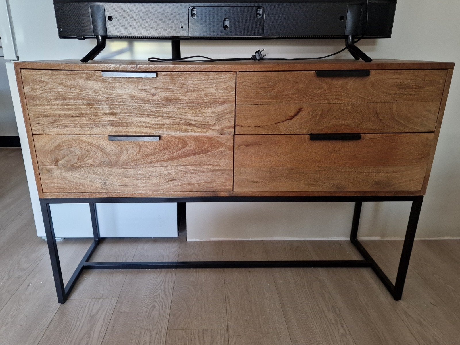 Dressoir / TV meubel / sidetable / ladenkast, Ophalen, 100 tot 150 cm, Zo goed als nieuw, Met lade(s)