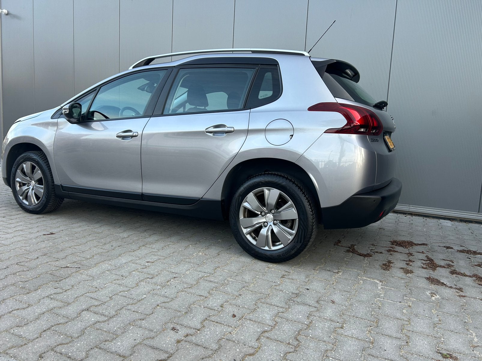Foto 2 van Peugeot 2008 1.2 turbo 2018 Grijs pdc