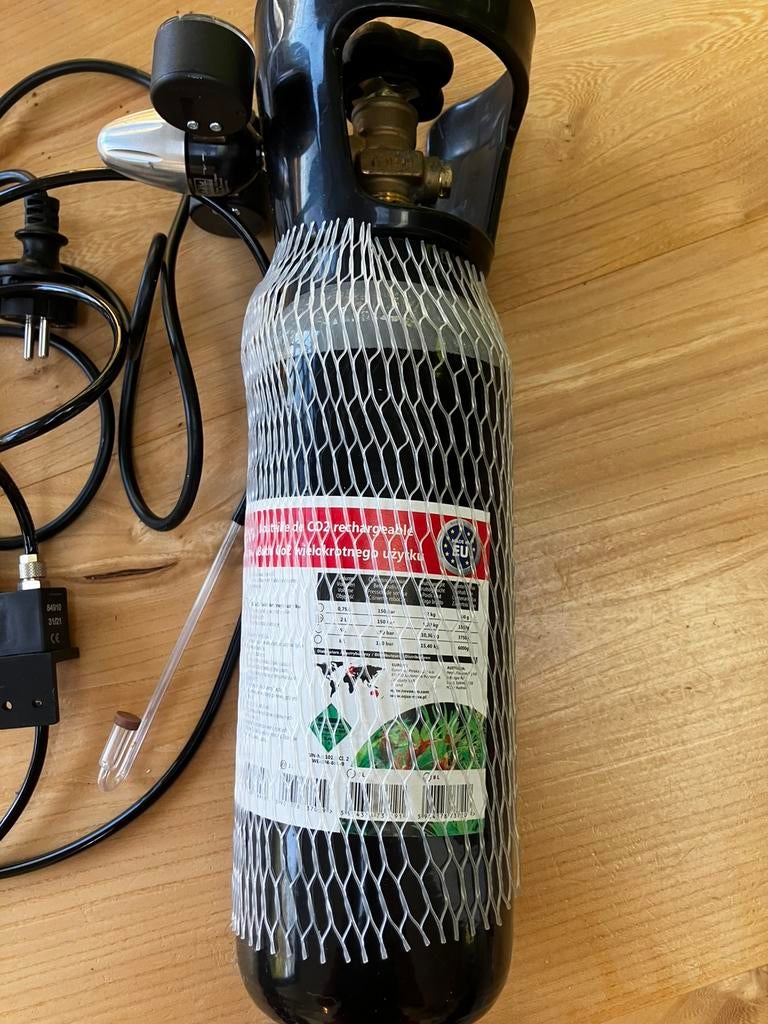 Dennerle co2 systeem inclusief hervulbare fles, Dieren en Toebehoren, Ophalen of Verzenden, Zo goed als nieuw