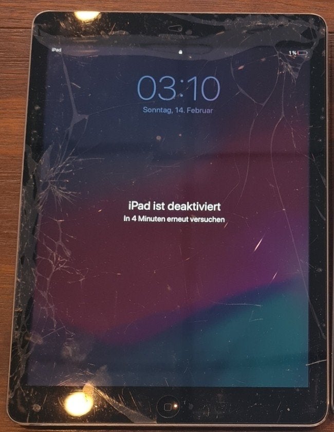 iPad Air A1474 - Gebroken glas  iCloud-slot (onderdelen/repa