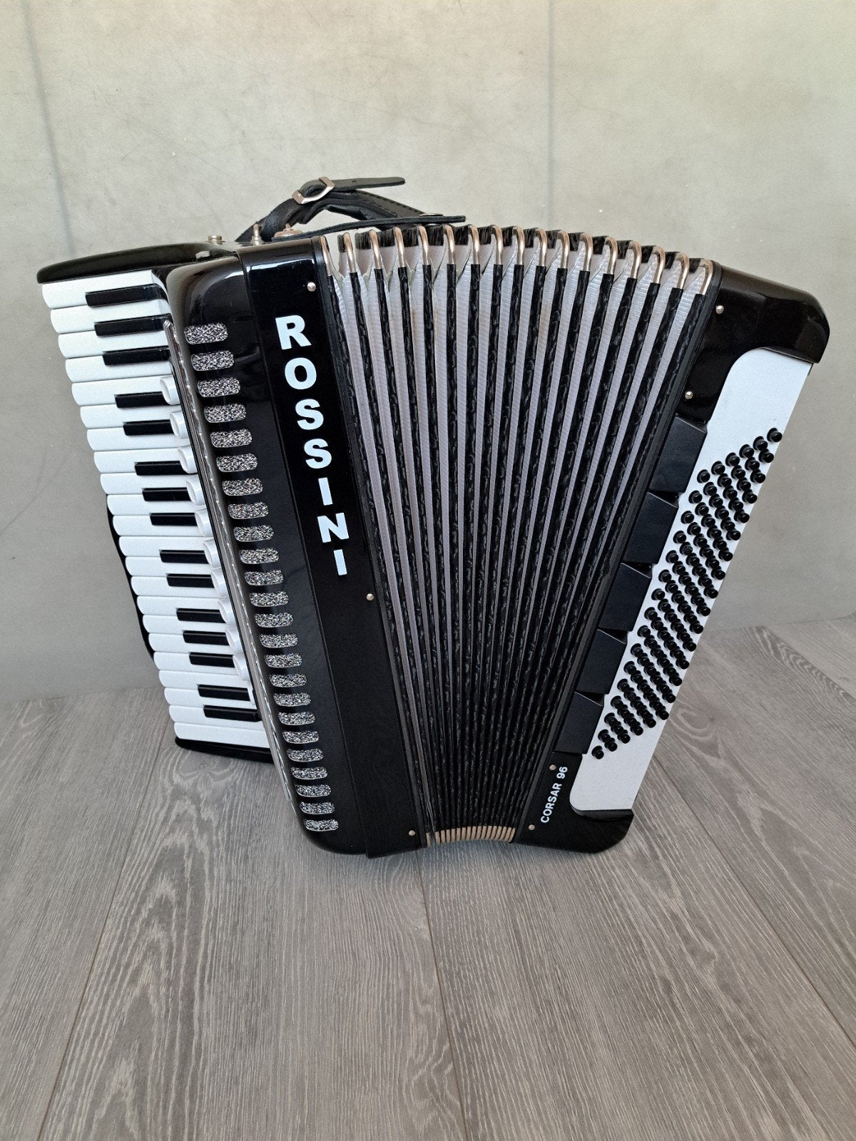 Rossini Corsar 96 Accordeon - Zo goed als nieuw, Muziek en Instrumenten, Accordeons, Met koffer, Toetsaccordeon, Zo goed als nieuw