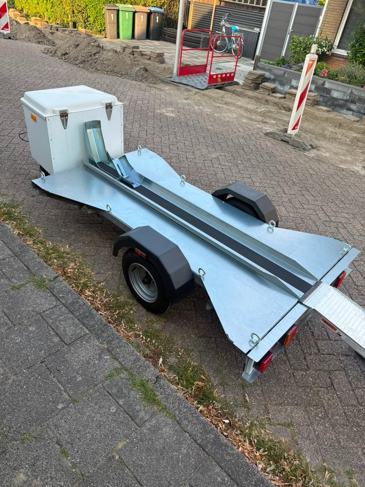 Motorfietsaanhanger met Acebikes laadbrug en reservewiel, Ophalen, Gebruikt