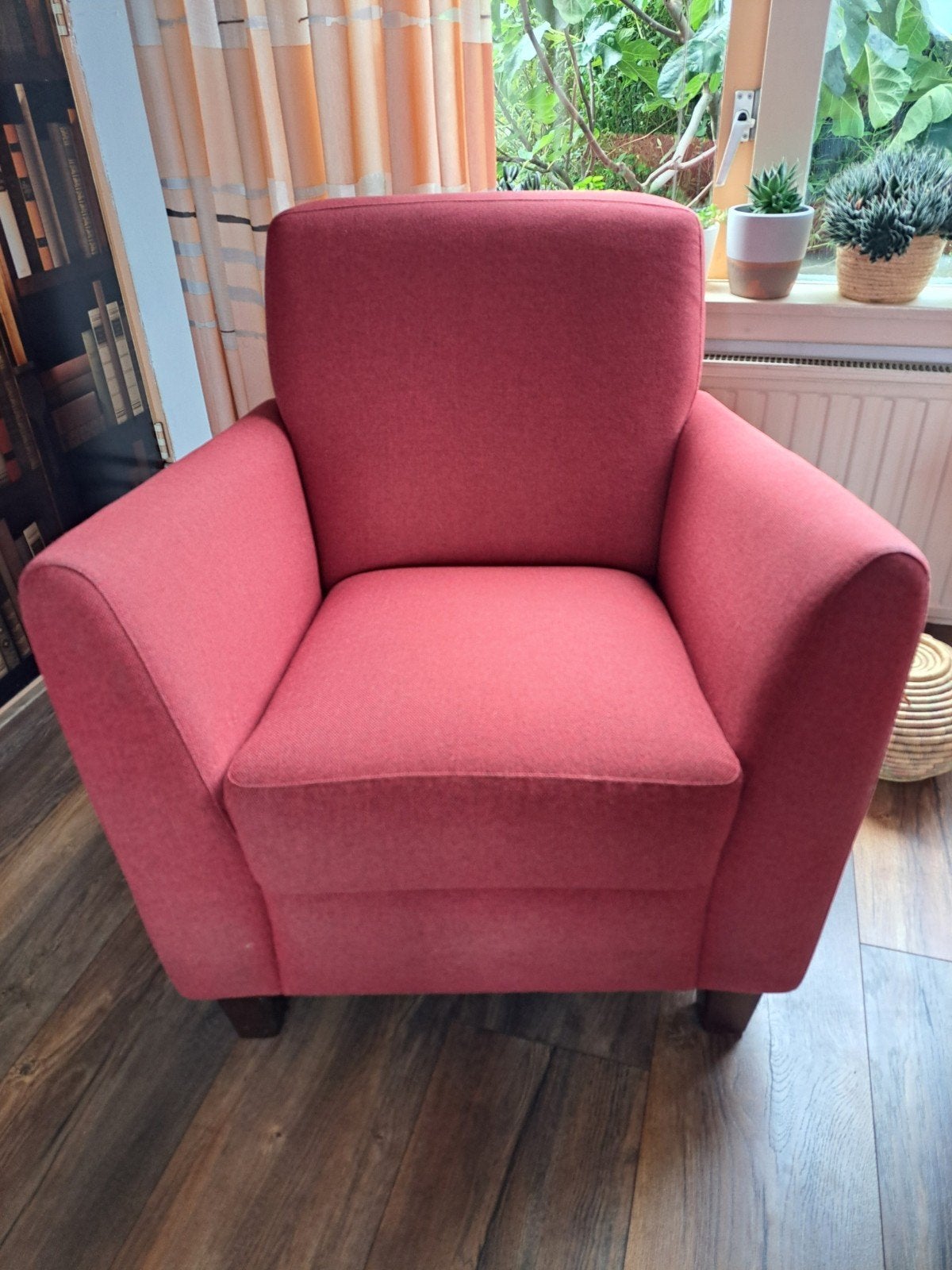 Comfortabele rode fauteuil, Hout, Gebruikt, 75 tot 100 cm, Ophalen of Verzenden