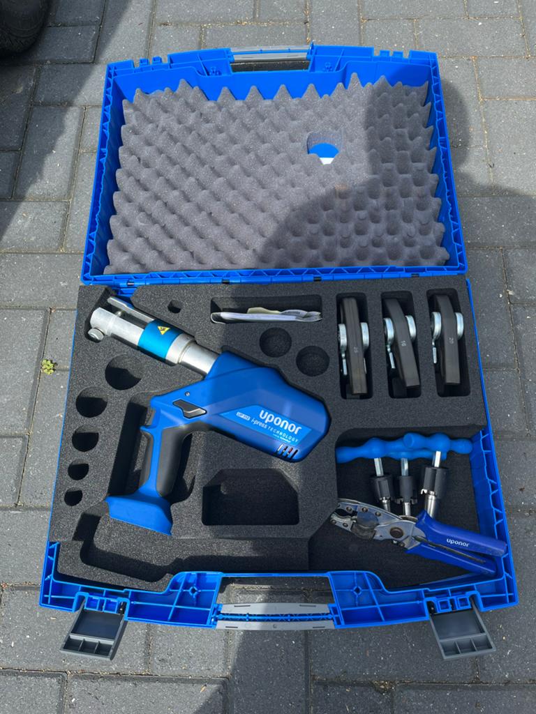 Uponor persmachine nieuw in koffer, Doe-het-zelf en Verbouw, Gereedschap | Handgereedschap, Ophalen of Verzenden, Nieuw