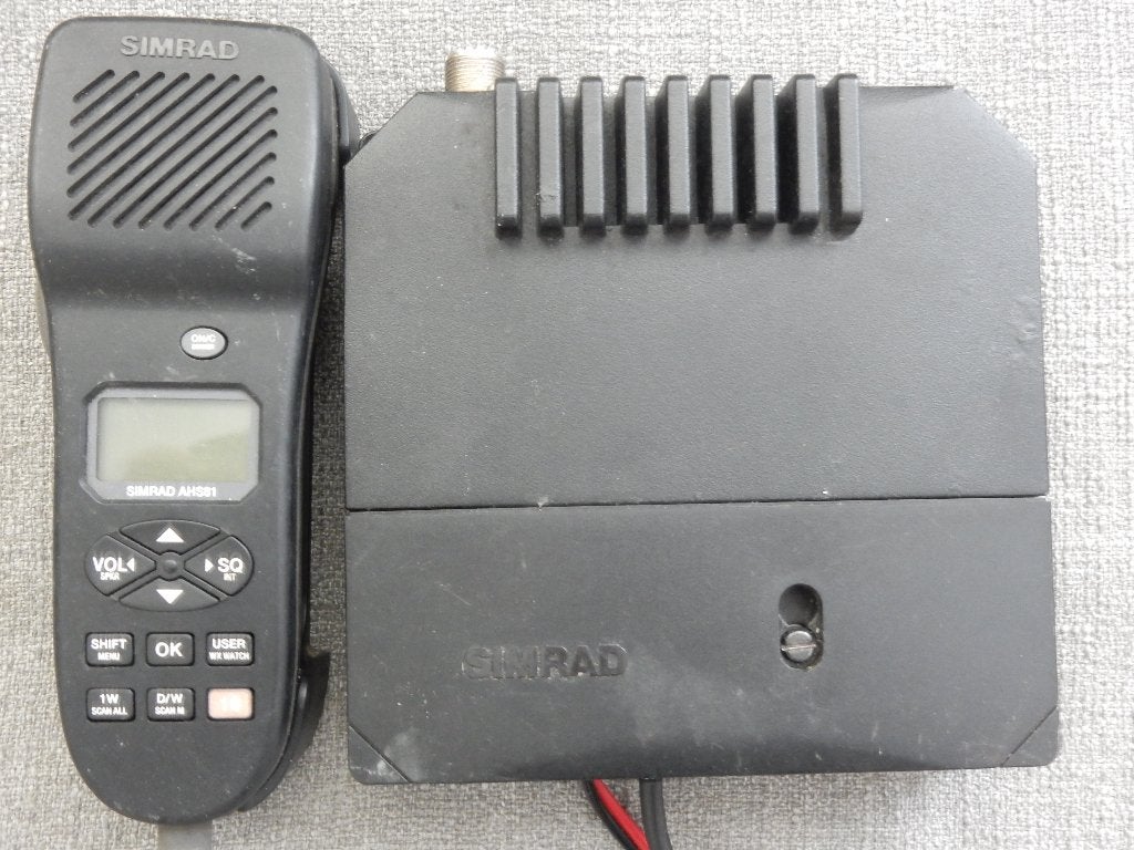 Simrad marifoon met handset AHS81, Ophalen, Communicatie