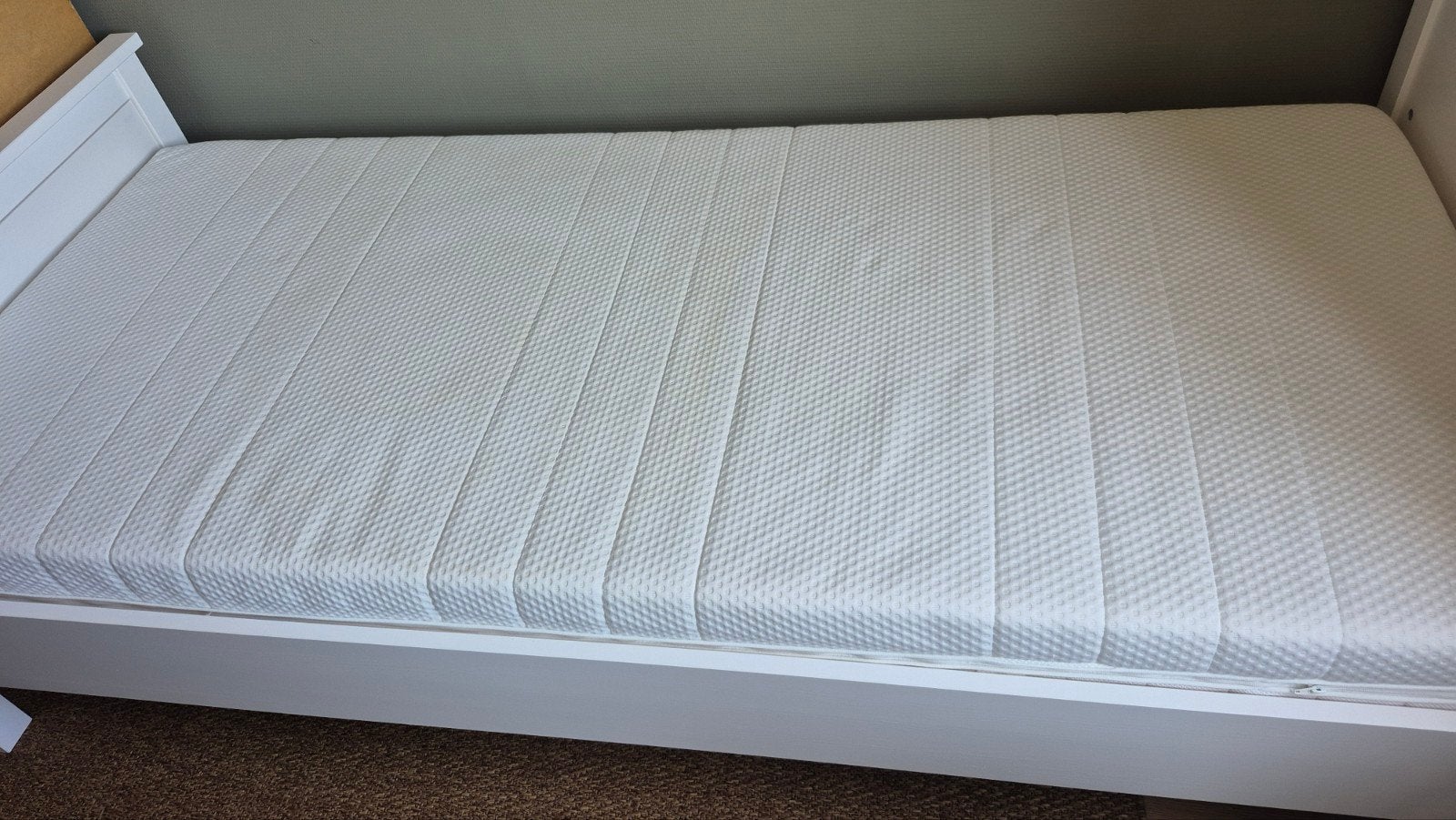 Stevig wit foammatras (IKEA ÅKREHAMN) - zo goed als nieuw, Huis en Inrichting, Slaapkamer | Matrassen en Bedbodems, Ophalen, Zo goed als nieuw