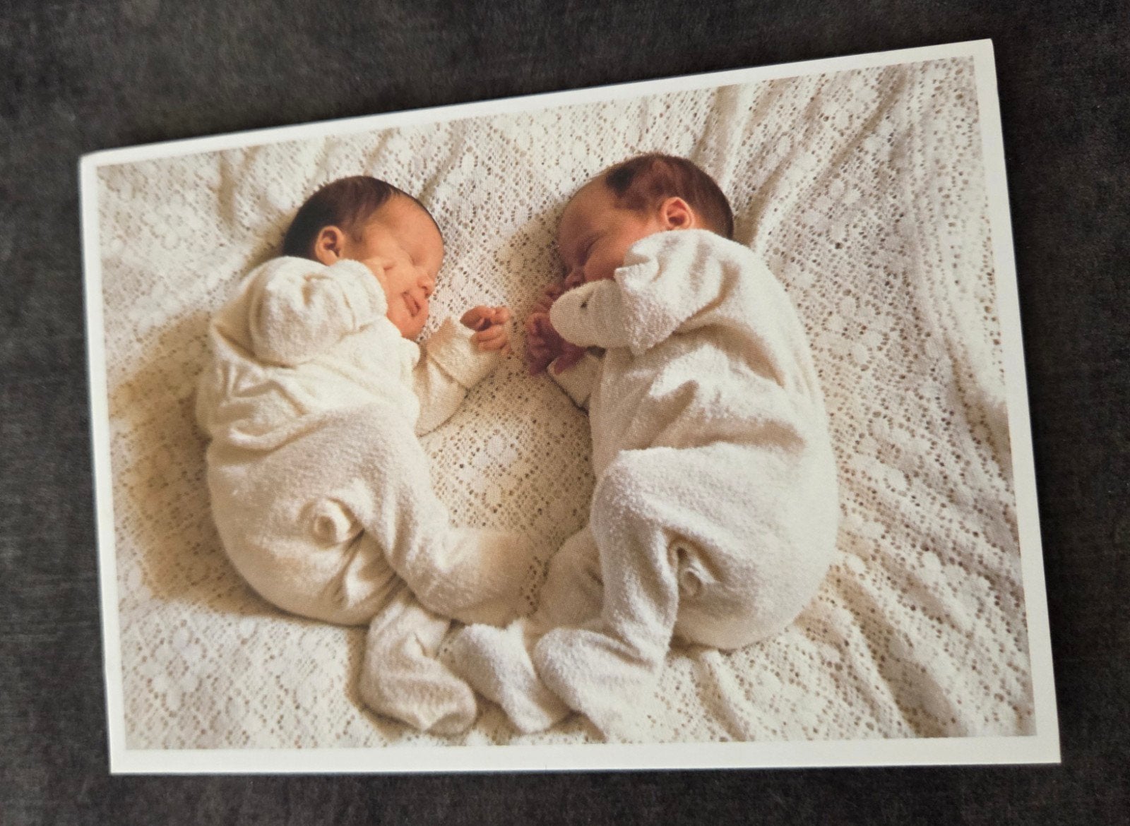 Twee slapende baby's (tweeling), Verzenden, 1980 tot heden, Ongelopen, Kinderen