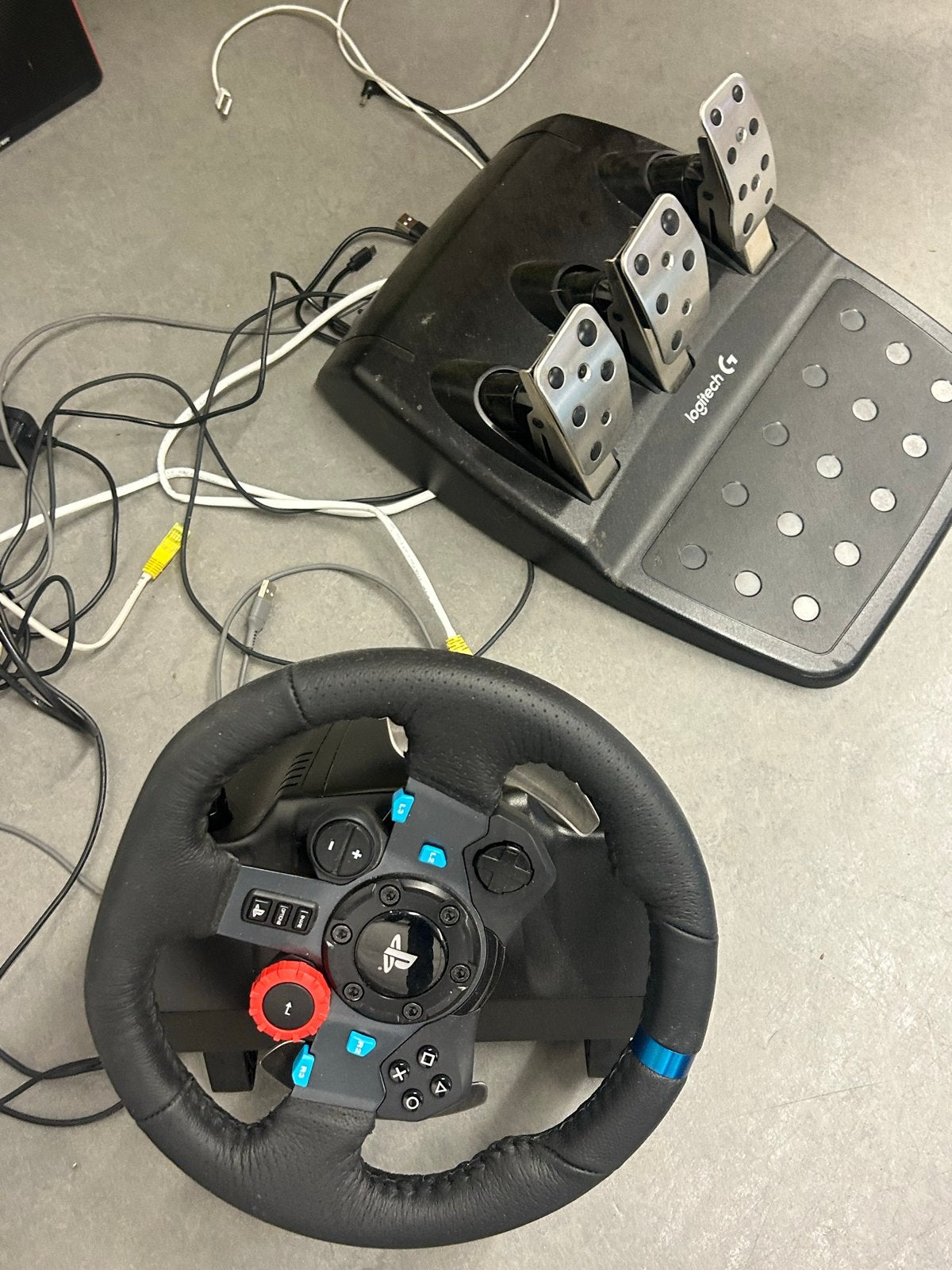 Logitech G29 racestuur met pedalen voor PlayStation, Spelcomputers en Games, Ophalen, Gebruikt, Stuur of Pedalen, PlayStation 3