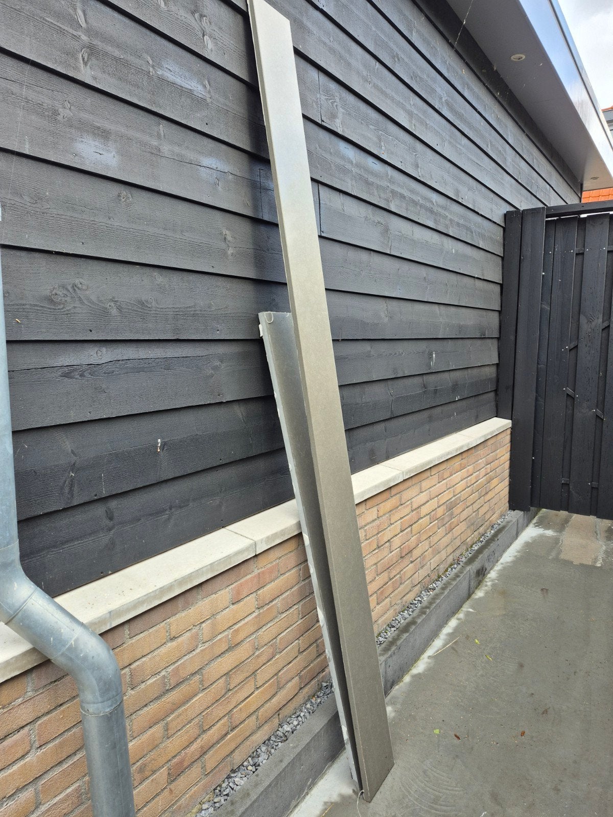 gratis af te halen 2 composiet vensterbanken., Ophalen