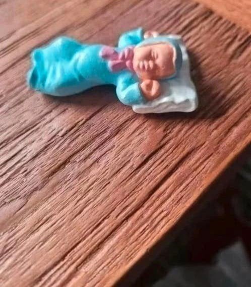 Schattig slapend popje - 5 cm, Ophalen of Verzenden, Gebruikt