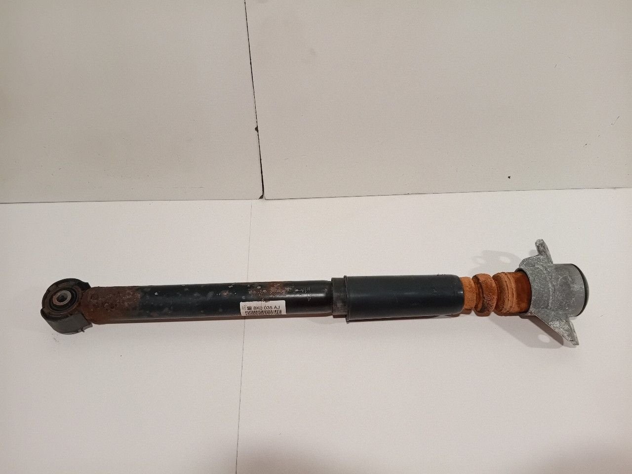 Schokbreker links achter Audi A4, Onderdelen@venauto.nl, Van der Ven Autorecycling B.V., Gebruikt, Ettenseweg 76, 4706 PB Roosendaal, The Netherlands