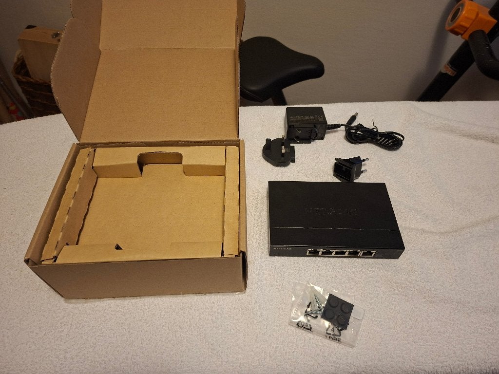 TK : Netgear MS305 switch, Computers en Software, Ophalen of Verzenden, Zo goed als nieuw