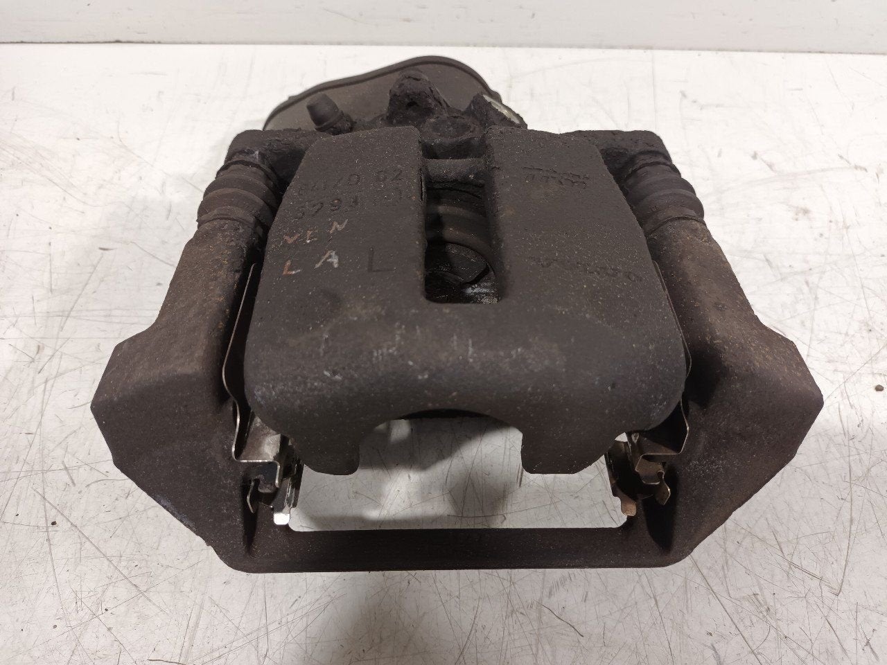 Remklauw links achter Volvo V60, Onderdelen@venauto.nl, Van der Ven Autorecycling B.V., Gebruikt, Ettenseweg 76, 4706 PB Roosendaal, The Netherlands