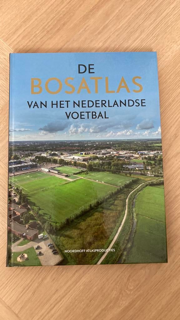 Bosatlas van het Nederlandse voetbal, in nieuwstaat, Bosatlas, 2000 tot heden, Nieuw, Ophalen of Verzenden