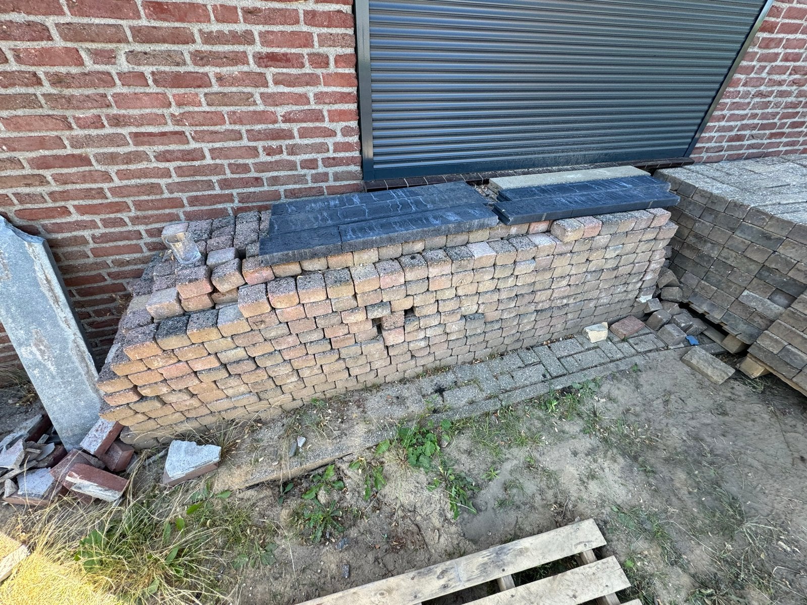 Gratis af te halen: Stenen voor terras of oprit (60 m2), Ophalen, Gebruikt, Klinkers, 10 m² of meer