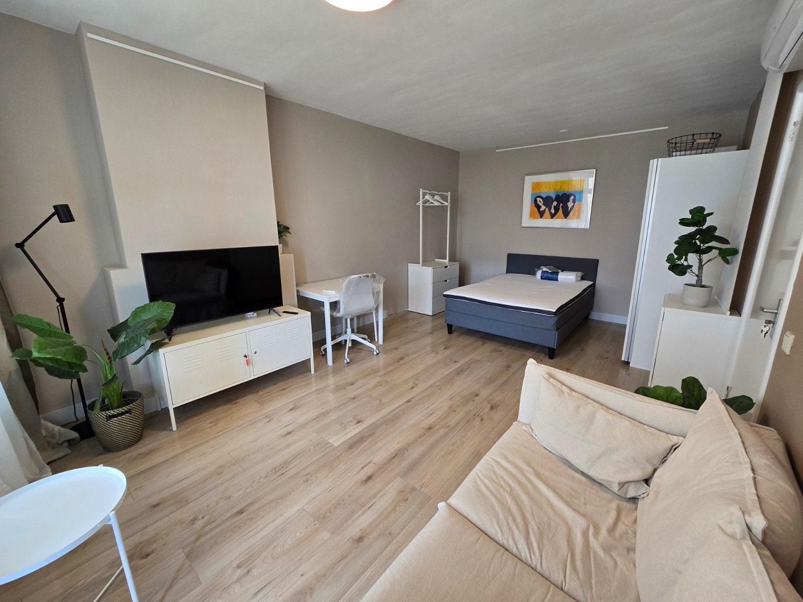 Fully Furnished Room – Bergweg Rotterdam Noord (22 m²), Huizen en Kamers, Kamers te huur, Rotterdam, 20 tot 35 m²