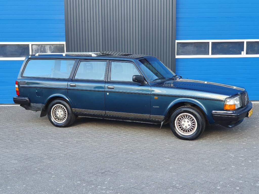 Volvo 240 2.0 Polar. Airco, leer, schuifdak. APK: 28-05-2028, Auto's, Achterwielaandrijving, Zwart, 4 cilinders, Elektrische ramen