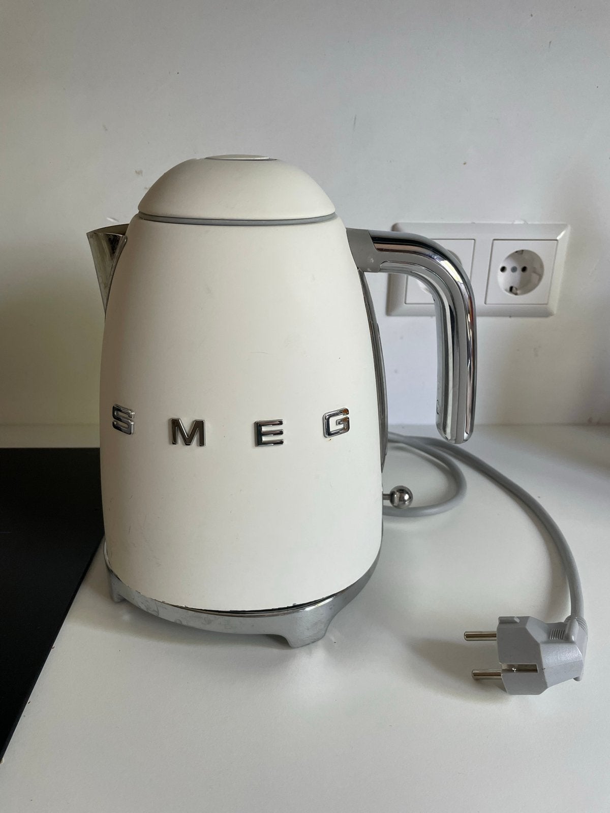 Smeg waterkoker - Crème wit - Gebruikt, 1 tot 2 liter, Ophalen, Gebruikt, Draadloos