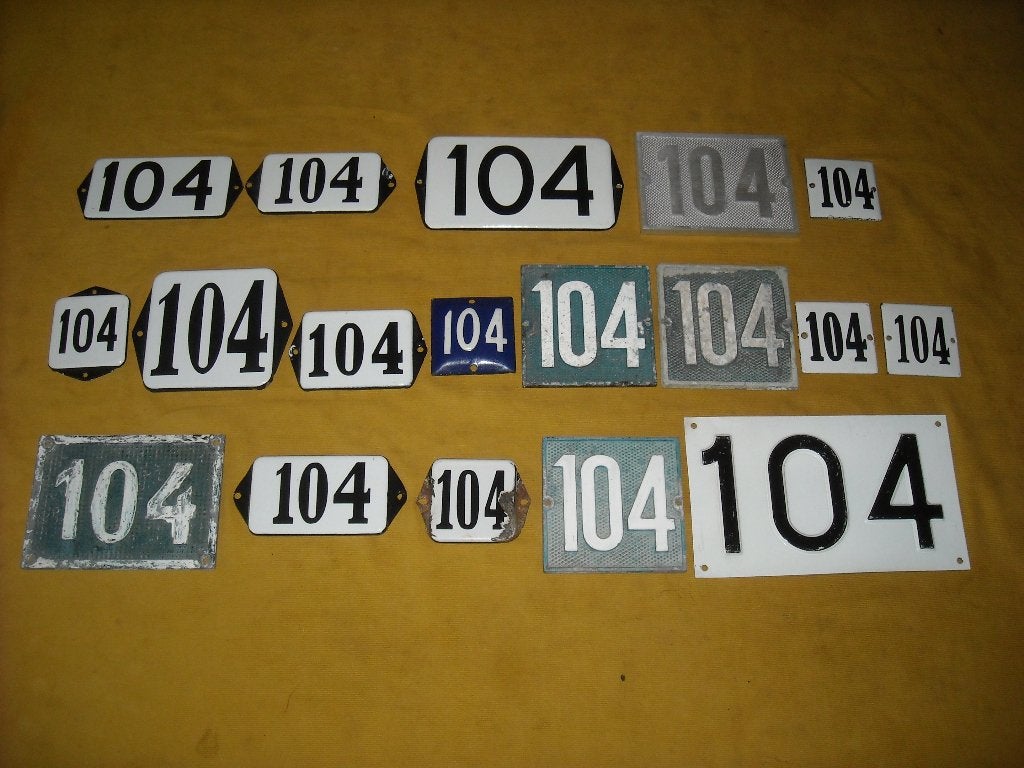 oud emaille huisnummer 104 ook 105 106 107 108 109 110 111 7, Ophalen of Verzenden