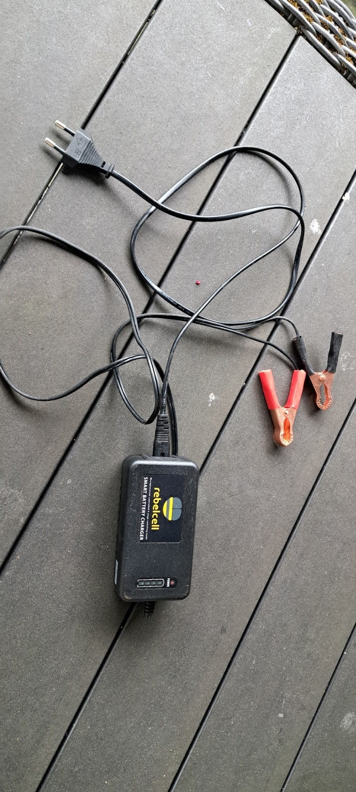 acculader rebelcell,  lader li-ion batterijlader, Ophalen of Verzenden, Zo goed als nieuw, Overige typen