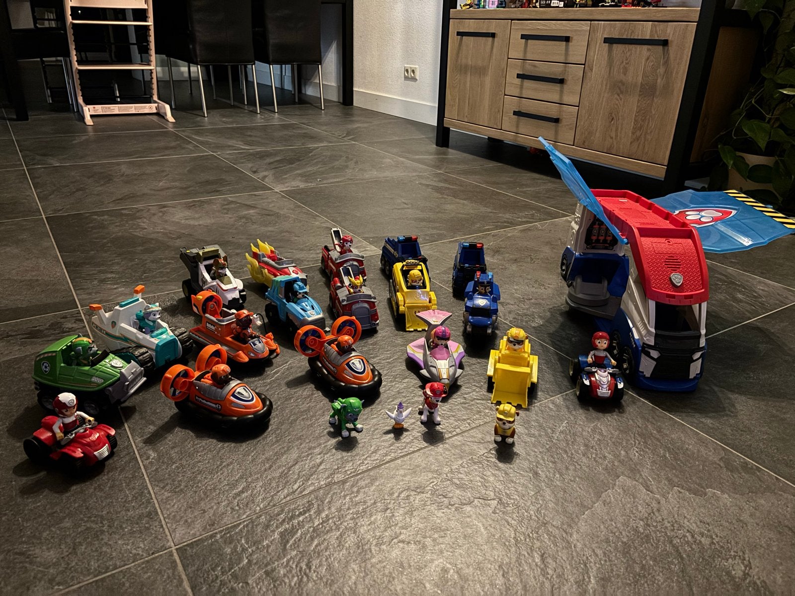 Grote Paw Patrol collectie met voertuigen en figuren, Ophalen, Zo goed als nieuw