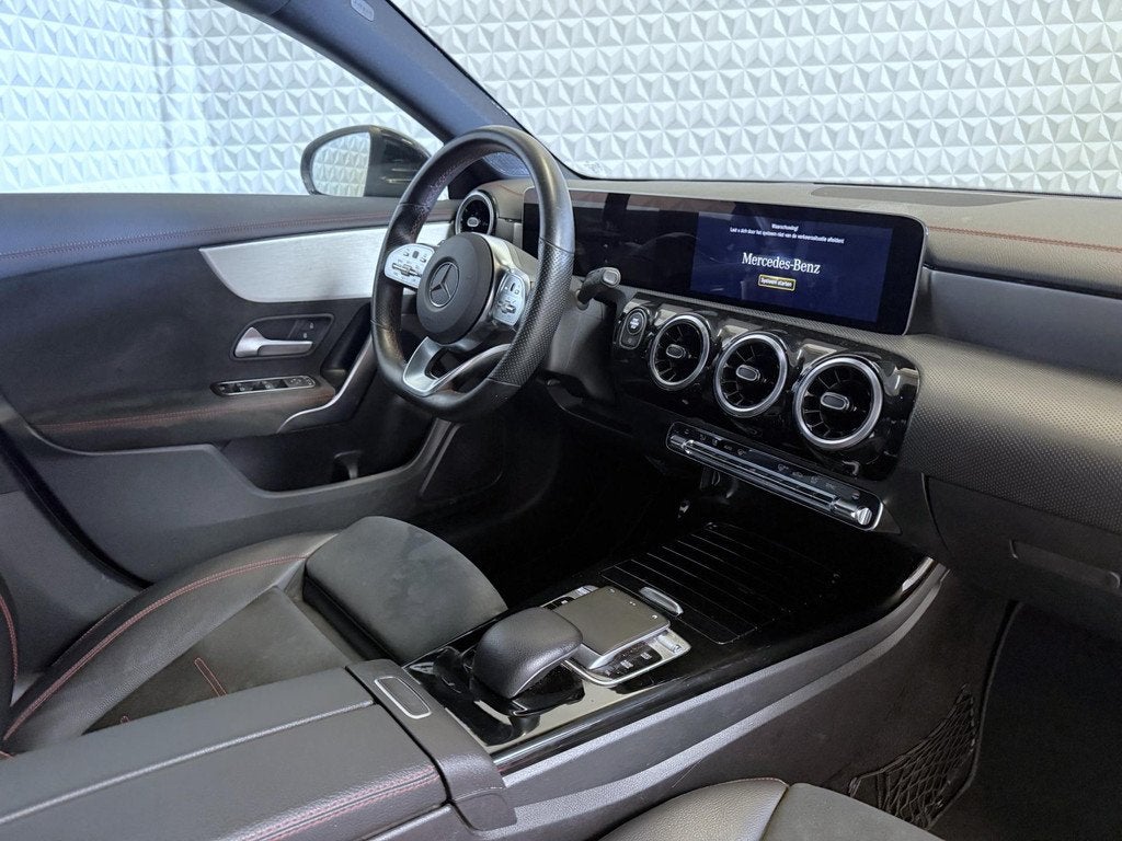 Mercedes-Benz CLA-klasse 180 d Launch Edition *EX BPM* (2019, Auto's, Gebruikt, 4 cilinders, 116 pk, Zwart