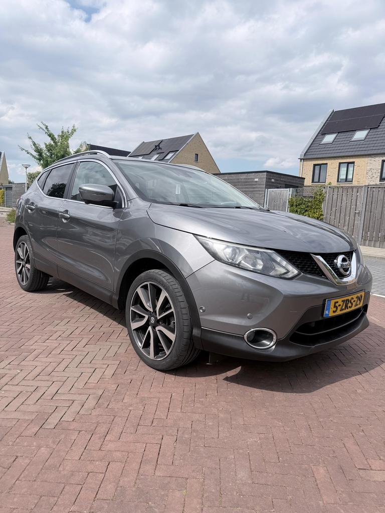 Nissan Qashqai 1.2 Grijs 116pk 2015 Panoramadak, Voorwielaandrijving, Euro 5, Zwart, 4 cilinders