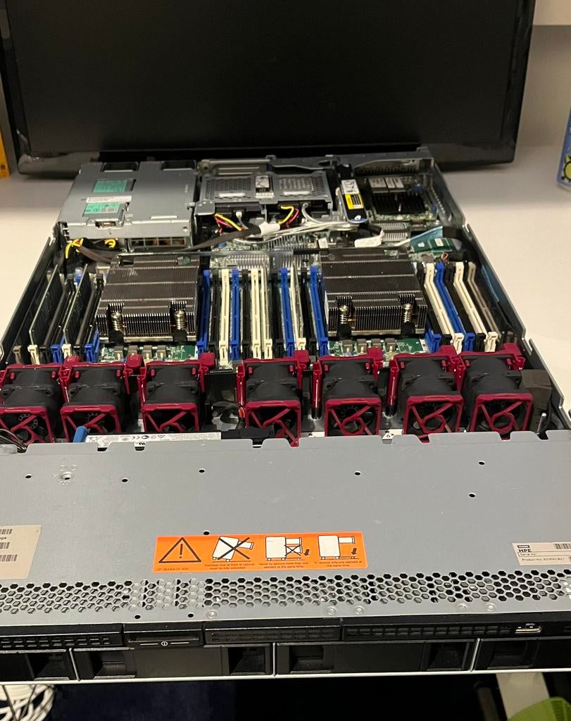 HPE Dl360 Gen9 server, Ophalen, 2 tot 3 Ghz, Hot swappable onderdelen, 128 GB