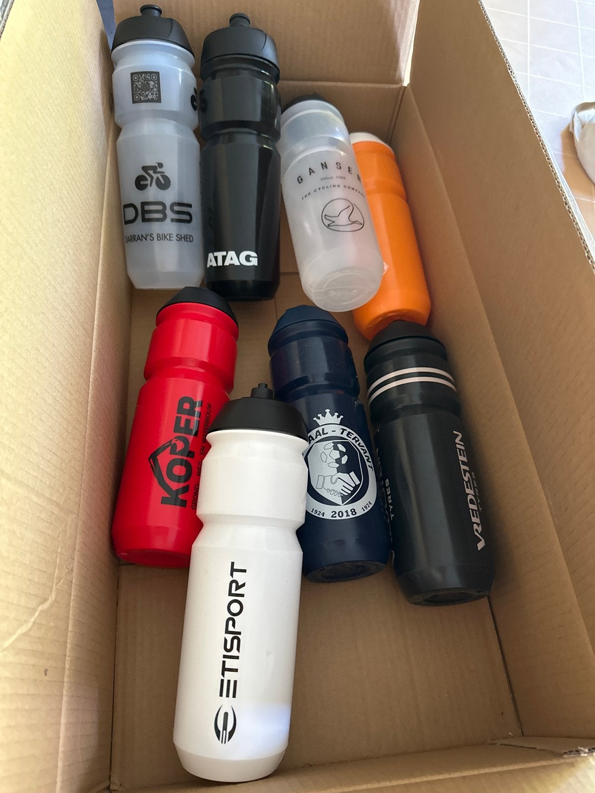 8 Nieuwe Bidons 800 ml met Reclame Teksten en Diverse Sluiti, Ophalen of Verzenden, Nieuw