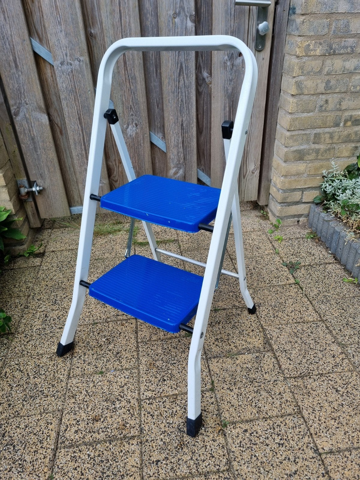 mooie huishoudtrap €10 info 06 11363680, Doe-het-zelf en Verbouw, Ladders en Trappen, Ophalen, Zo goed als nieuw, Minder dan 2 meter