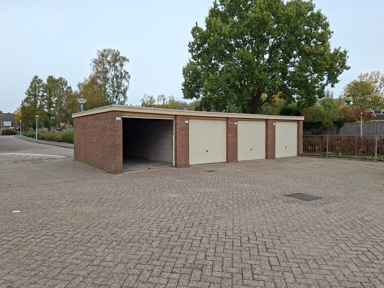 TE HUUR GARAGEBOX BARENDRECHT