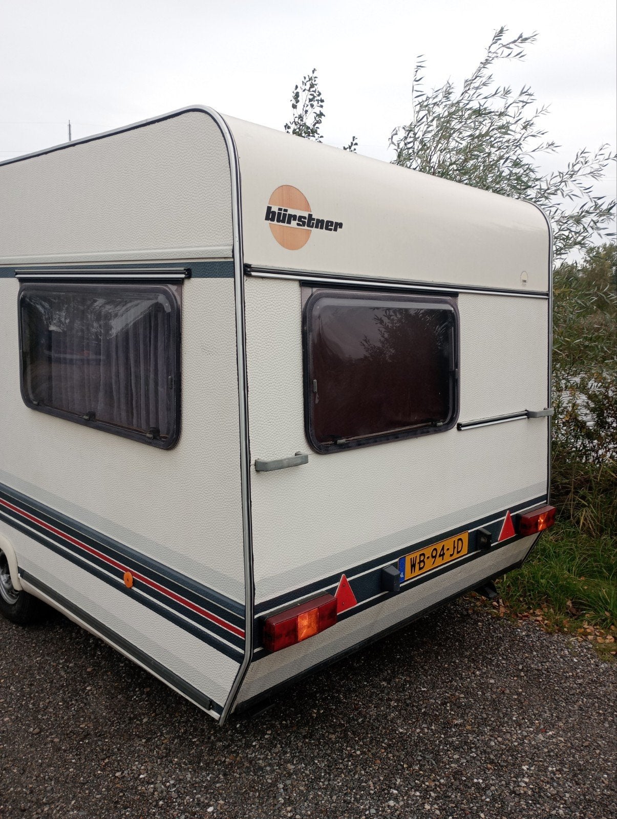 Bürstner Club Caravan, Standaardzit, Omvormbare zithoek, 750 - 1000 kg, Particulier