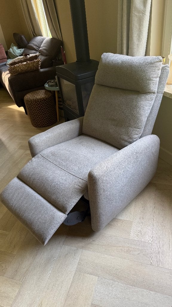 JYSK Elektrische Fauteuil - Grijs, Zeer Netjes, 75 tot 100 cm, Ophalen of Verzenden, Zo goed als nieuw, Stof