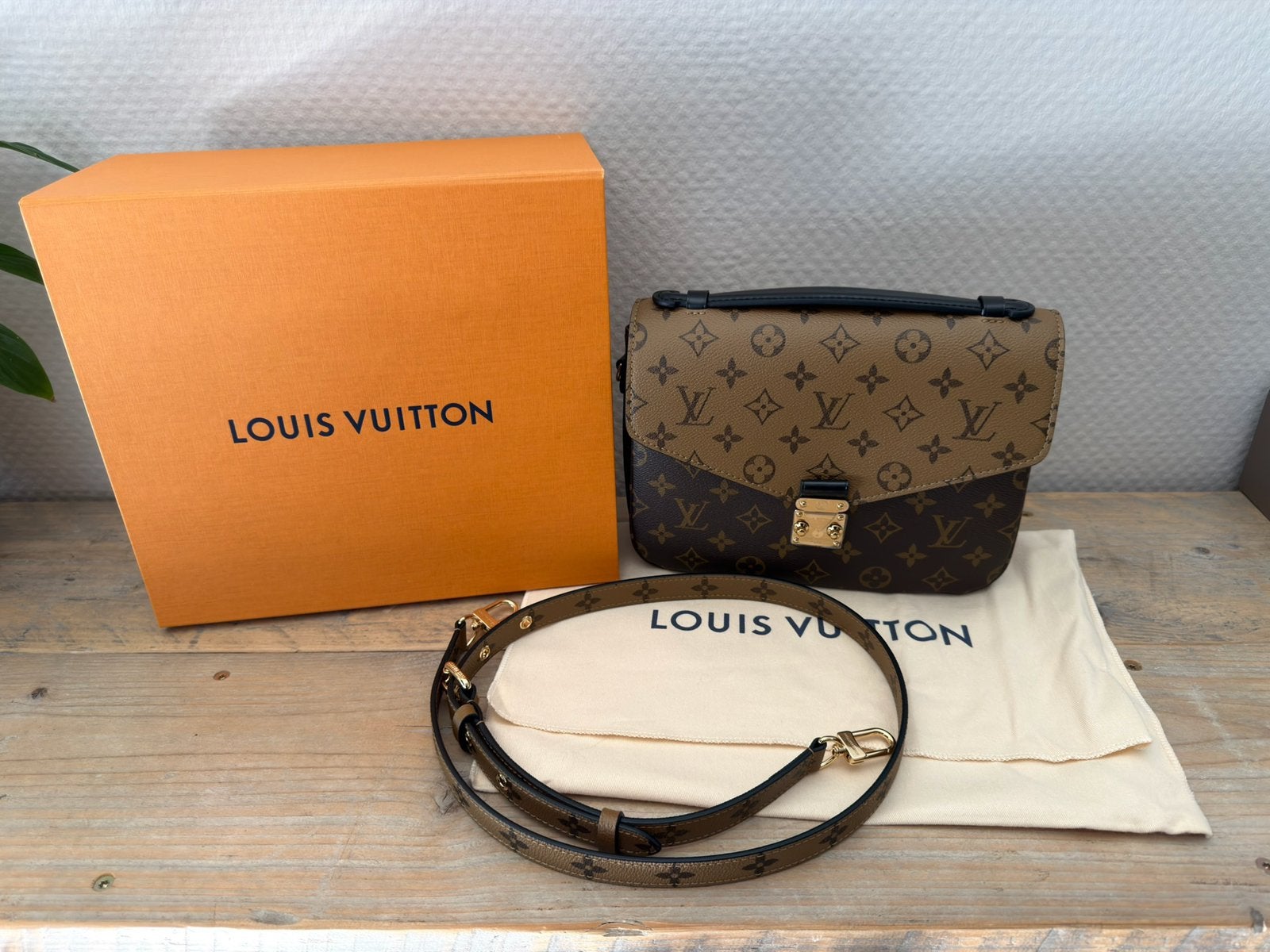 Nieuw Louis Vuitton Pochette Métis Monogram Reverse, Ophalen, Nieuw, Overige kleuren, Schoudertasje