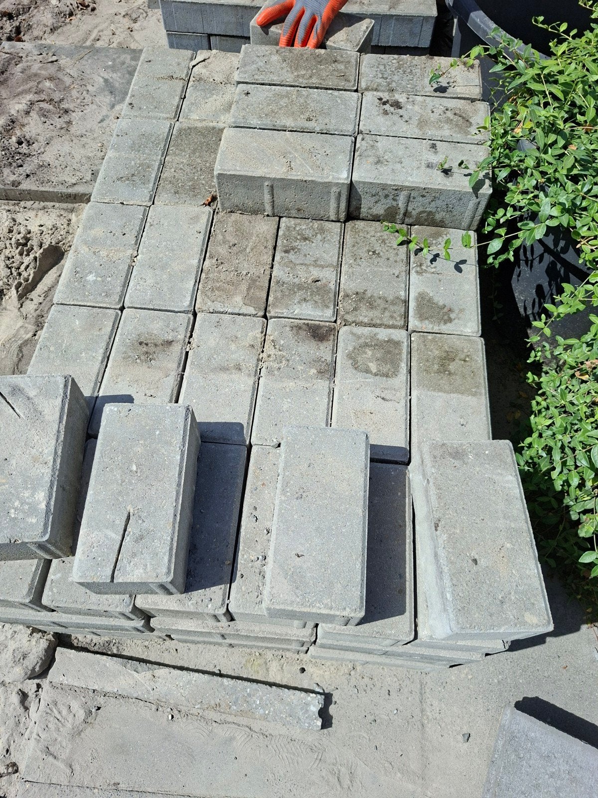 Gebruikte betonnen klinkers 4m2 voor tuin of oprit, Tuin en Terras, Ophalen, Klinkers, Zo goed als nieuw, Minder dan 5 m²