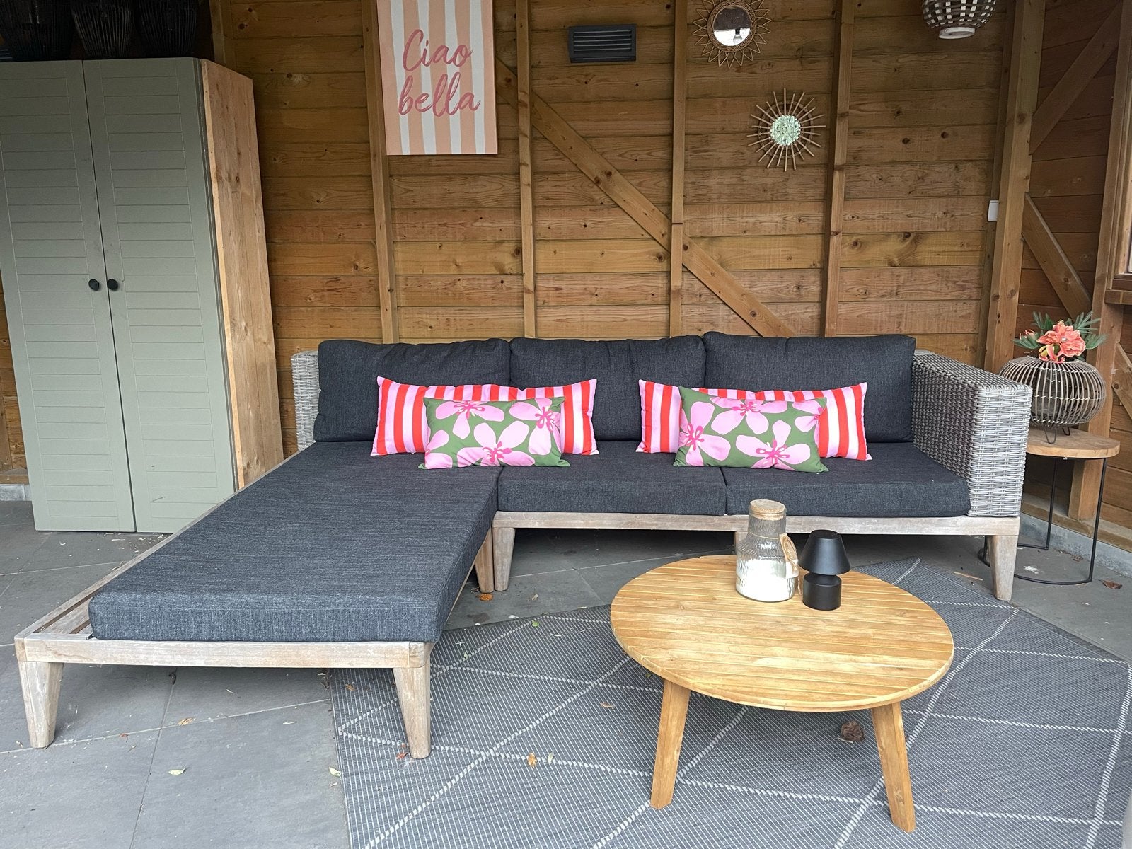 Stevige loungebank met hardhouten frame kunststof leuningen, Tuin en Terras, Ophalen, Gebruikt, 3 zitplaatsen, Loungeset