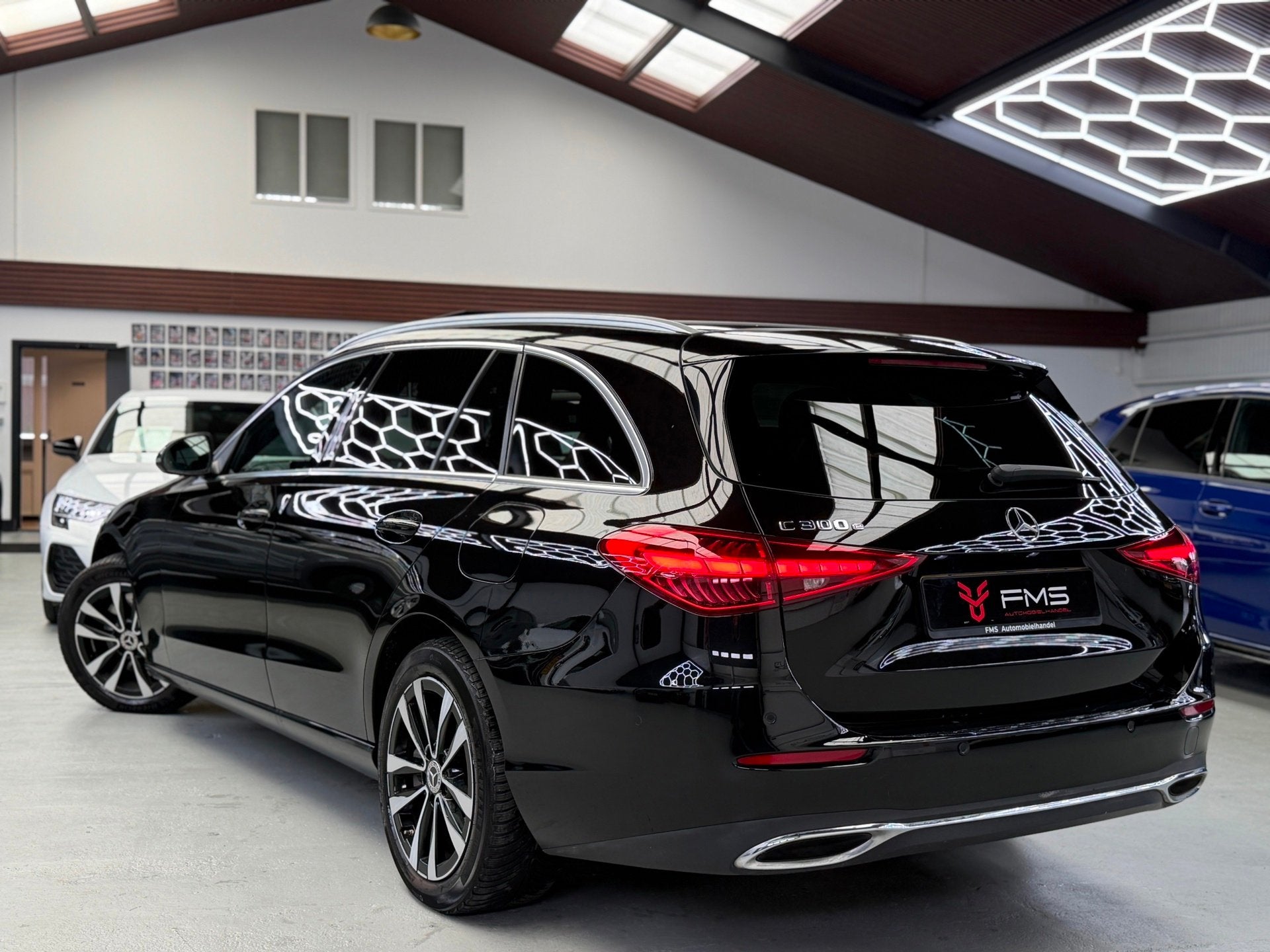 Mercedes-Benz C-klasse Estate 300 e Luxury Line Camera CarPl, Auto's, Automaat, Dealer onderhouden, Achterwielaandrijving, Zwart