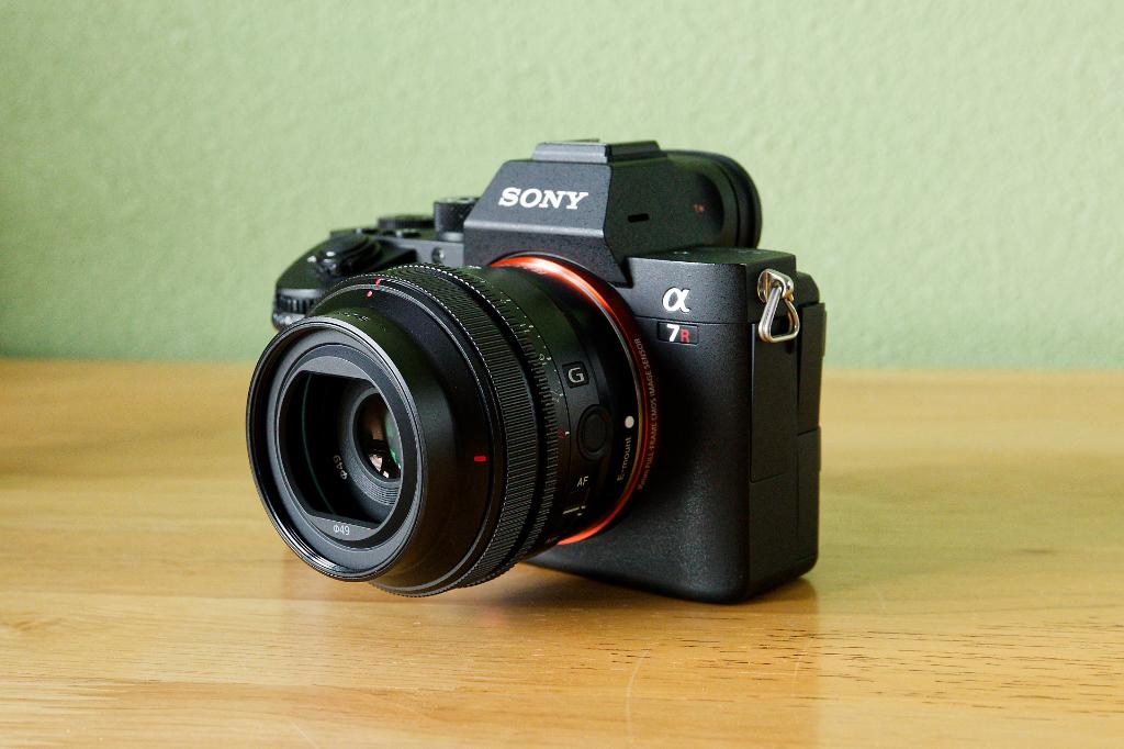 Sony A7R III met 40mm FE f/2.5 G lens en Canon EF adapter, Ophalen, Spiegelreflex, 42 Megapixel, Zo goed als nieuw