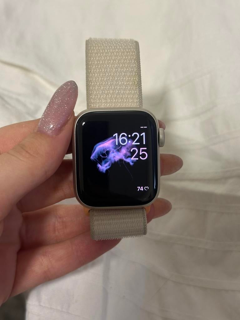 Apple Watch SE, Ophalen of Verzenden, Zo goed als nieuw, Zwart, IOS