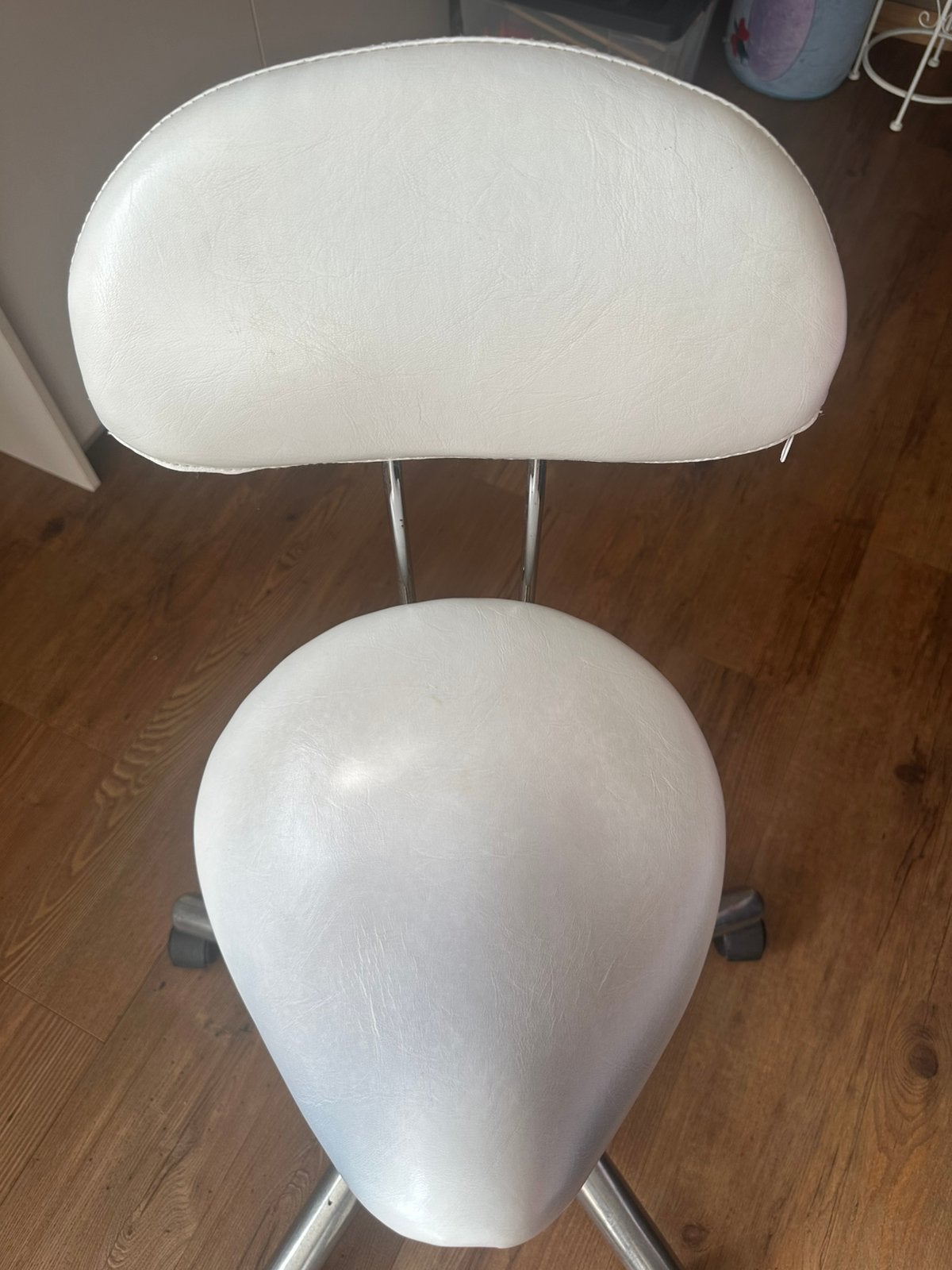 Ergonomische Zadelkruk met rugleuning