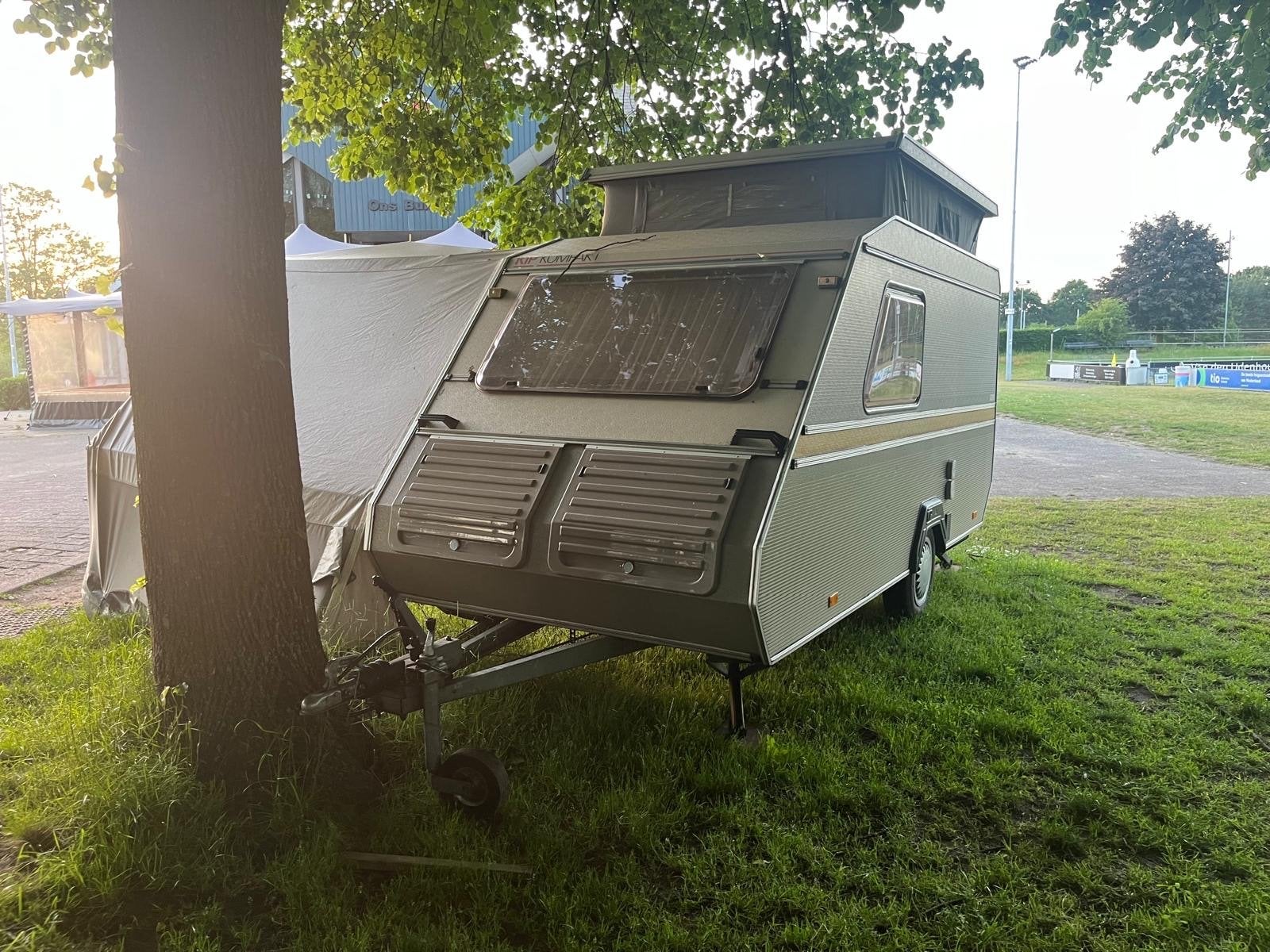 Kip Kompakt hefdak caravan - Compact en compleet, Caravans en Kamperen, Caravans, Bedrijf, tot en met 2, 750 - 1000 kg, Treinzit
