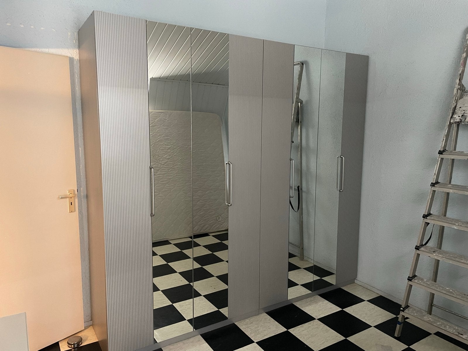 Kledingkast met spiegeldeuren en veel opbergruimte, Huis en Inrichting, Ophalen, Overige materialen, Gebruikt, 200 cm of meer