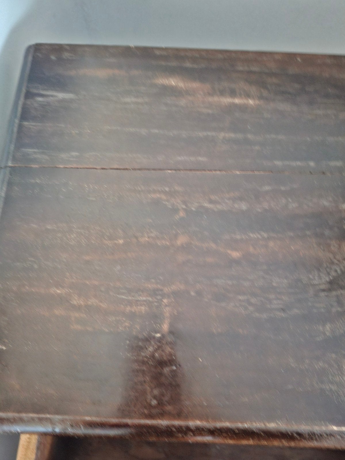 2 nachtkastjes van hout met lade en deurtje