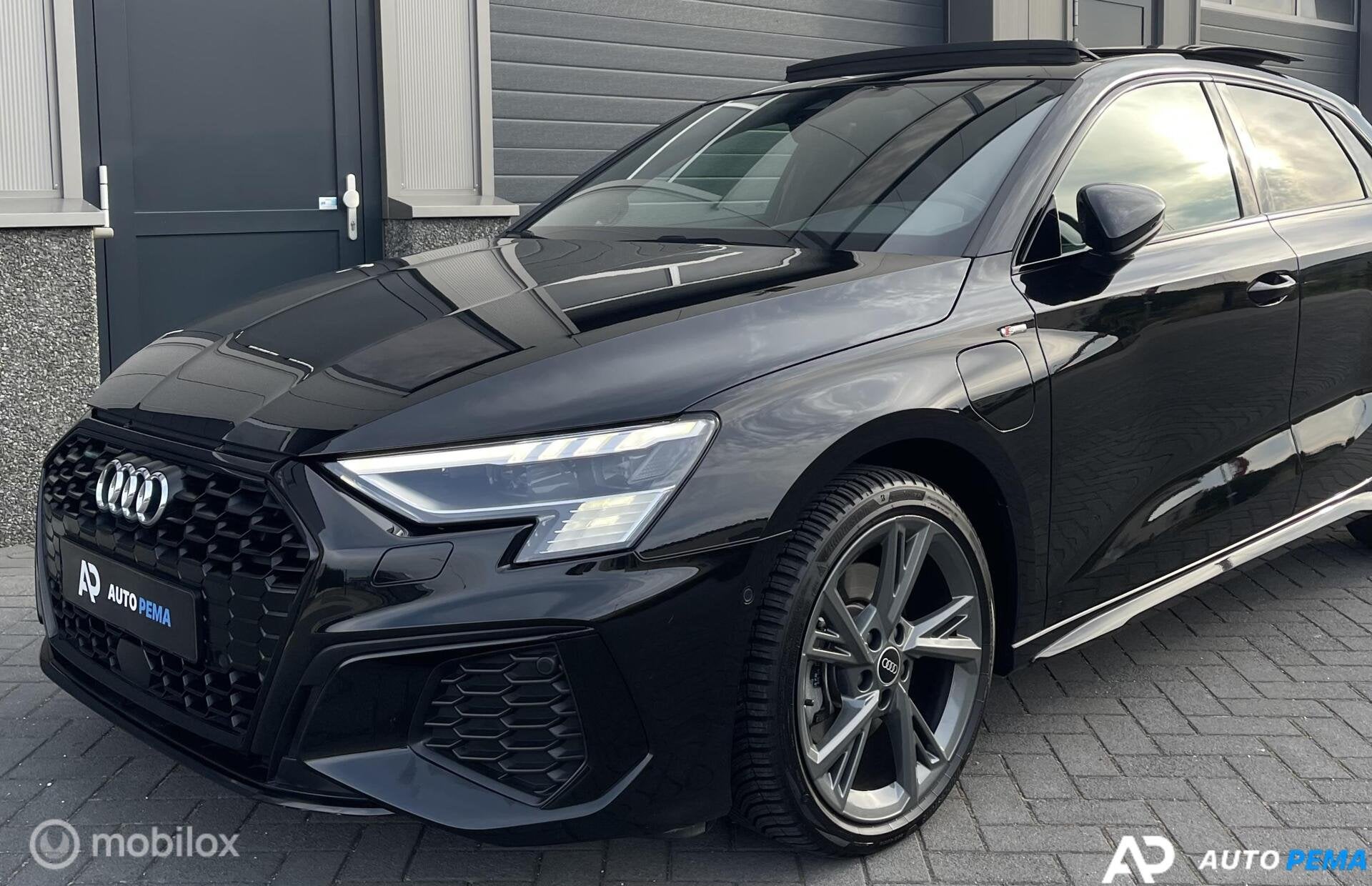 Audi A3 Sportback 40 TFSI e 204PK 3xS-Line Pano Sfe, Auto's, Dealer onderhouden, Gebruikt, Zwart, 4 cilinders