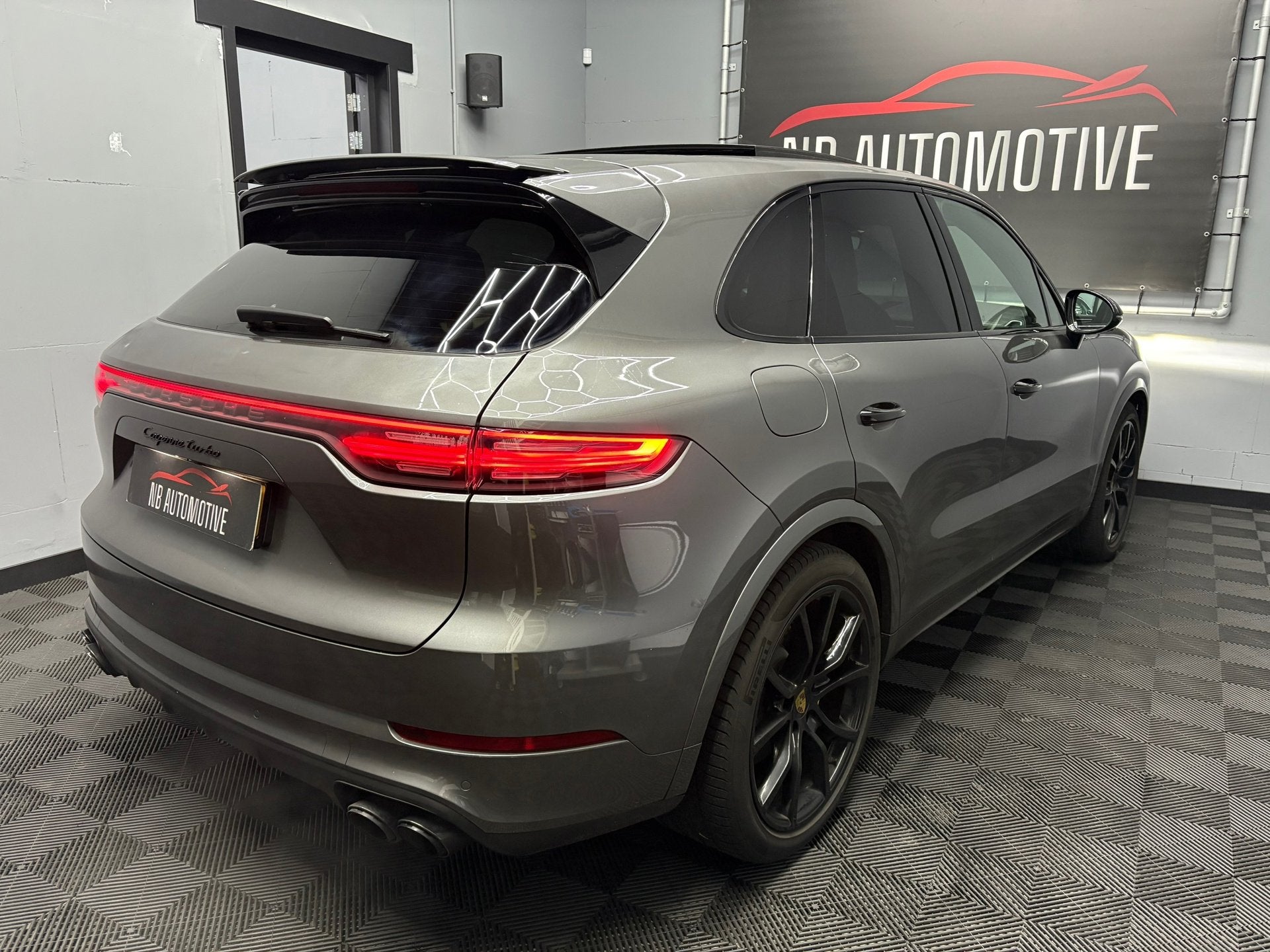 Porsche Cayenne 4.0 Turbo 4M Pano Burmester Stoelk, Auto's, Automaat, Cayenne, Gebruikt, 138 €/maand