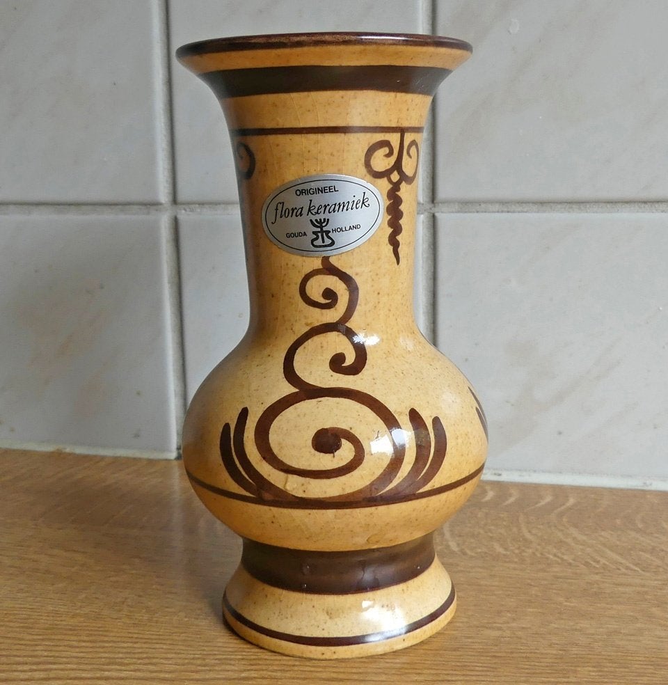 Flora Argos Holland vintage vaas Nederland keramiek vaasje, Gebruikt, Beige, Steen/keramiek, 15 cm