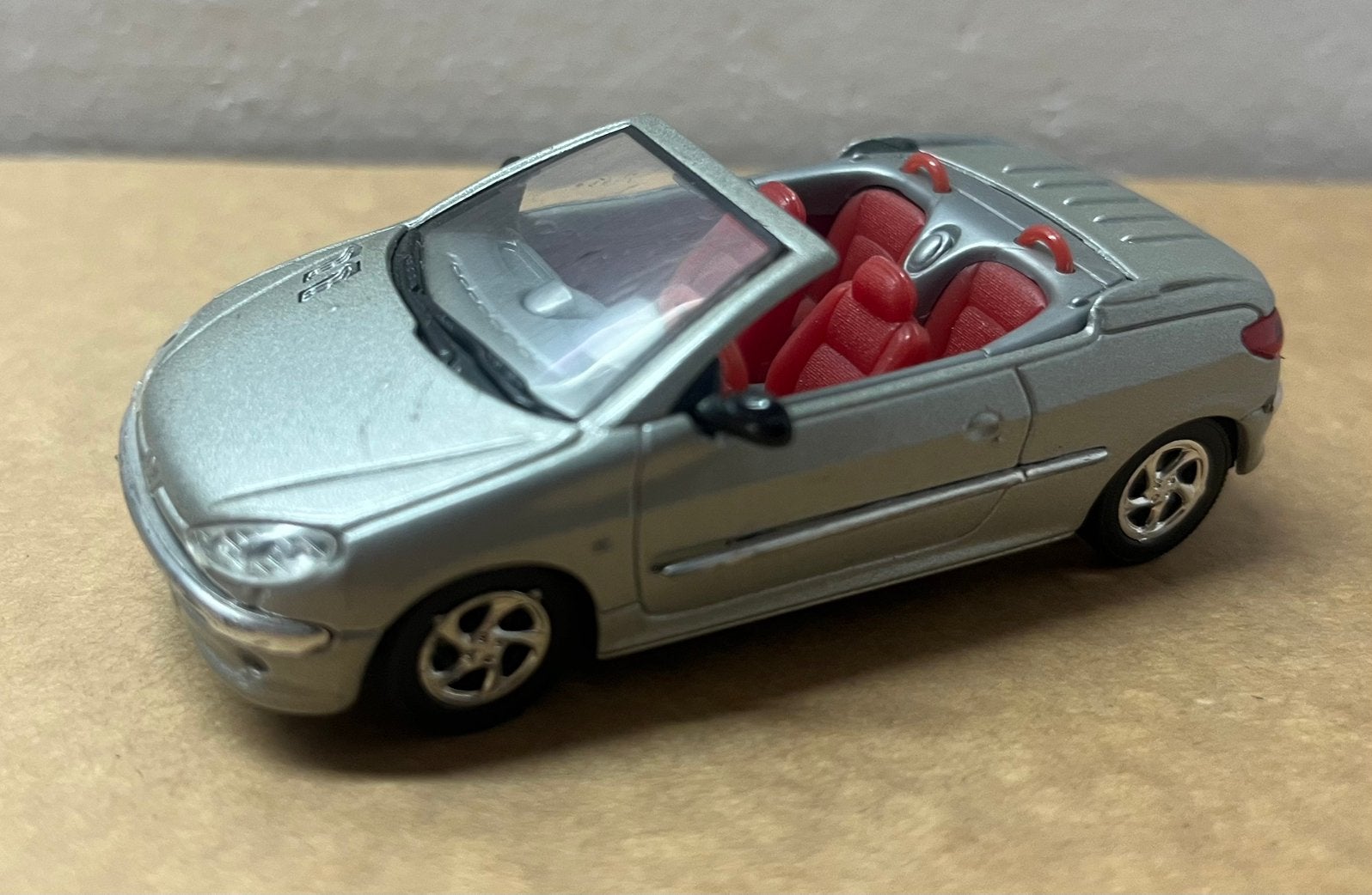 1:43 Solido , Peugeot 206 CC , Zilver metallic, Ophalen of Verzenden, Nieuw, Auto, Solido
