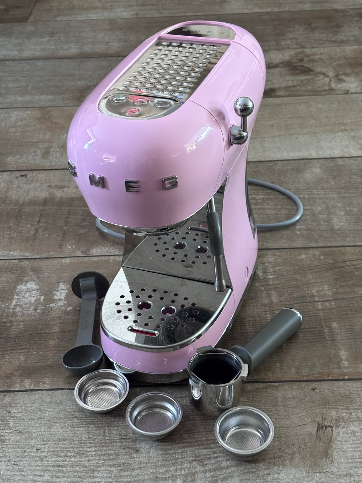 Smeg Espressoapparaat Roze - Stijlvol en Compact, Witgoed en Apparatuur, Afneembaar waterreservoir, Espresso apparaat, Zo goed als nieuw