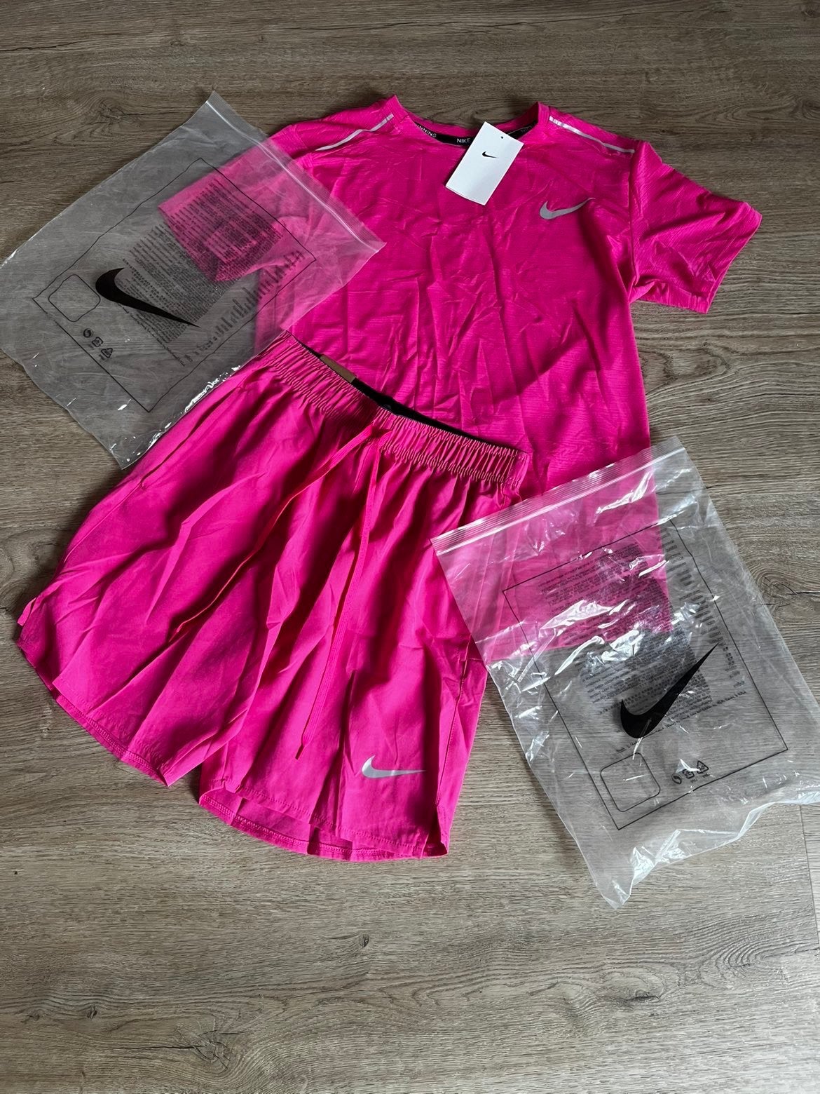 Nike miller zomersetje: t-shirt+shorts (roze), Maat 48/50 (M), Nieuw, Ophalen of Verzenden, Roze